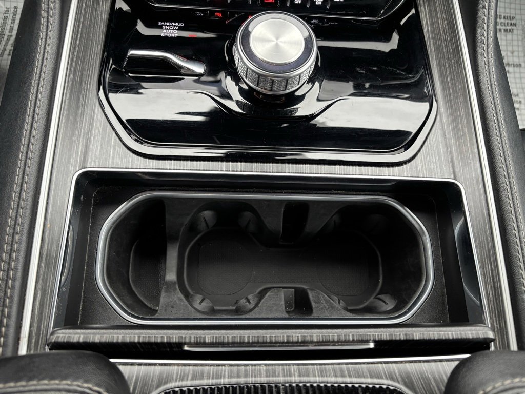 Used 2024 Jeep Wagoneer L Series II w/ Flexible Seating Group image 14