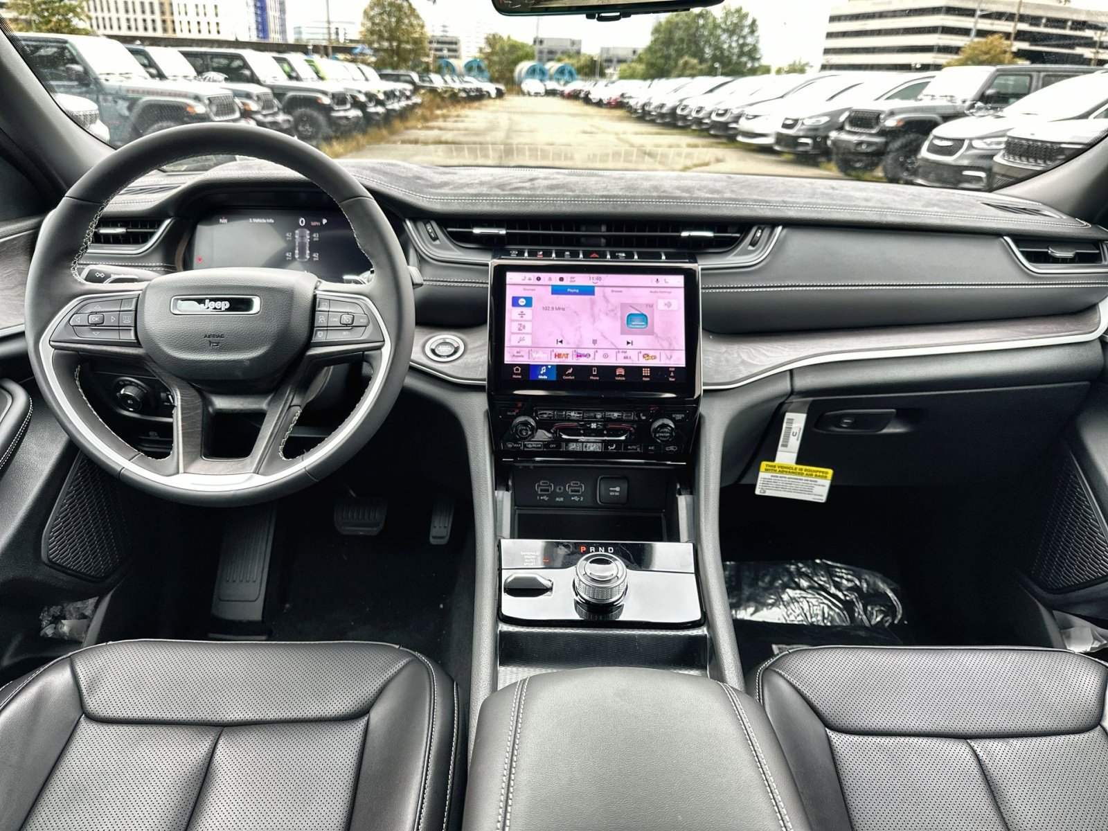 New 2025 Jeep Grand Cherokee Limited w/ Luxury Tech Group II image 23