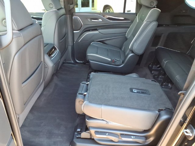 Used 2024 Cadillac Escalade ESV Sport w/ LPO, ONYX Package AWD/4WD image 17