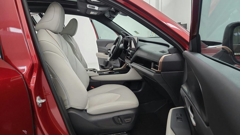 Certified 2025 Toyota Grand Highlander AWD Hybrid image 17
