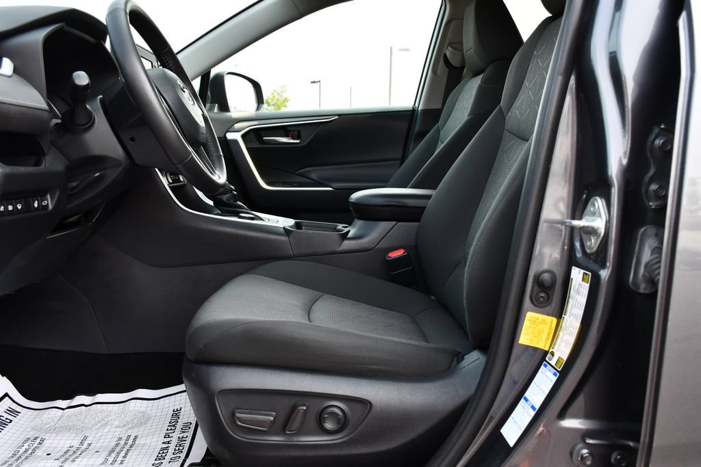 Used 2021 Toyota RAV4 XLE w/ Convenience Package AWD/4WD image 16