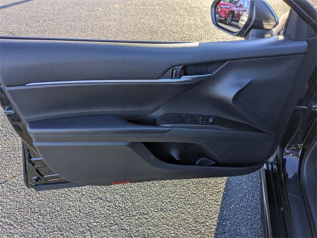 Used 2022 Toyota Camry SE image 16