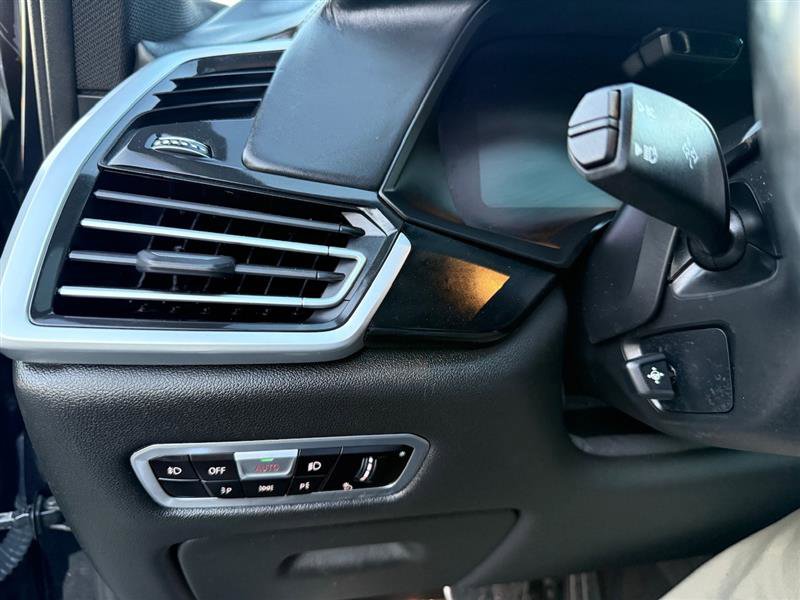 Used 2019 BMW X5 xDrive50i w/ M Sport Package image 31