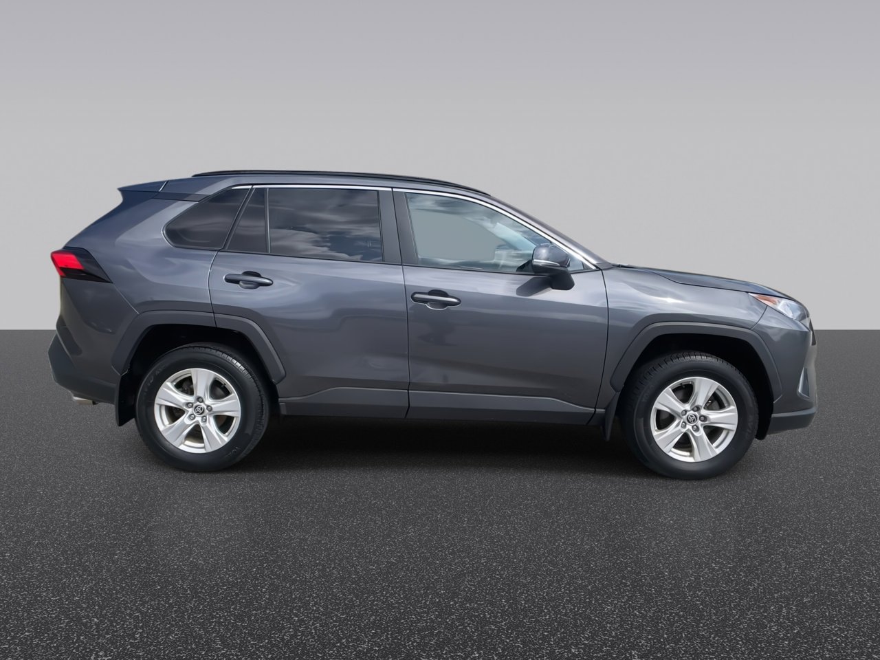Used 2021 Toyota RAV4 XLE w/ Convenience Package image 10
