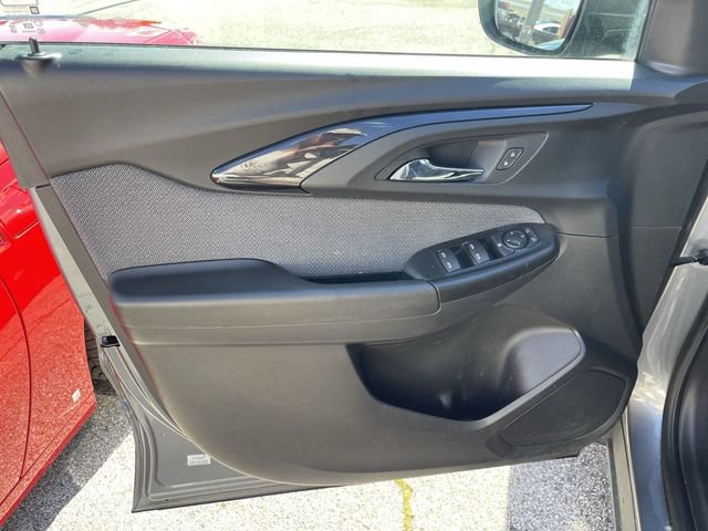 Used 2021 Chevrolet TrailBlazer LS FWD image 3