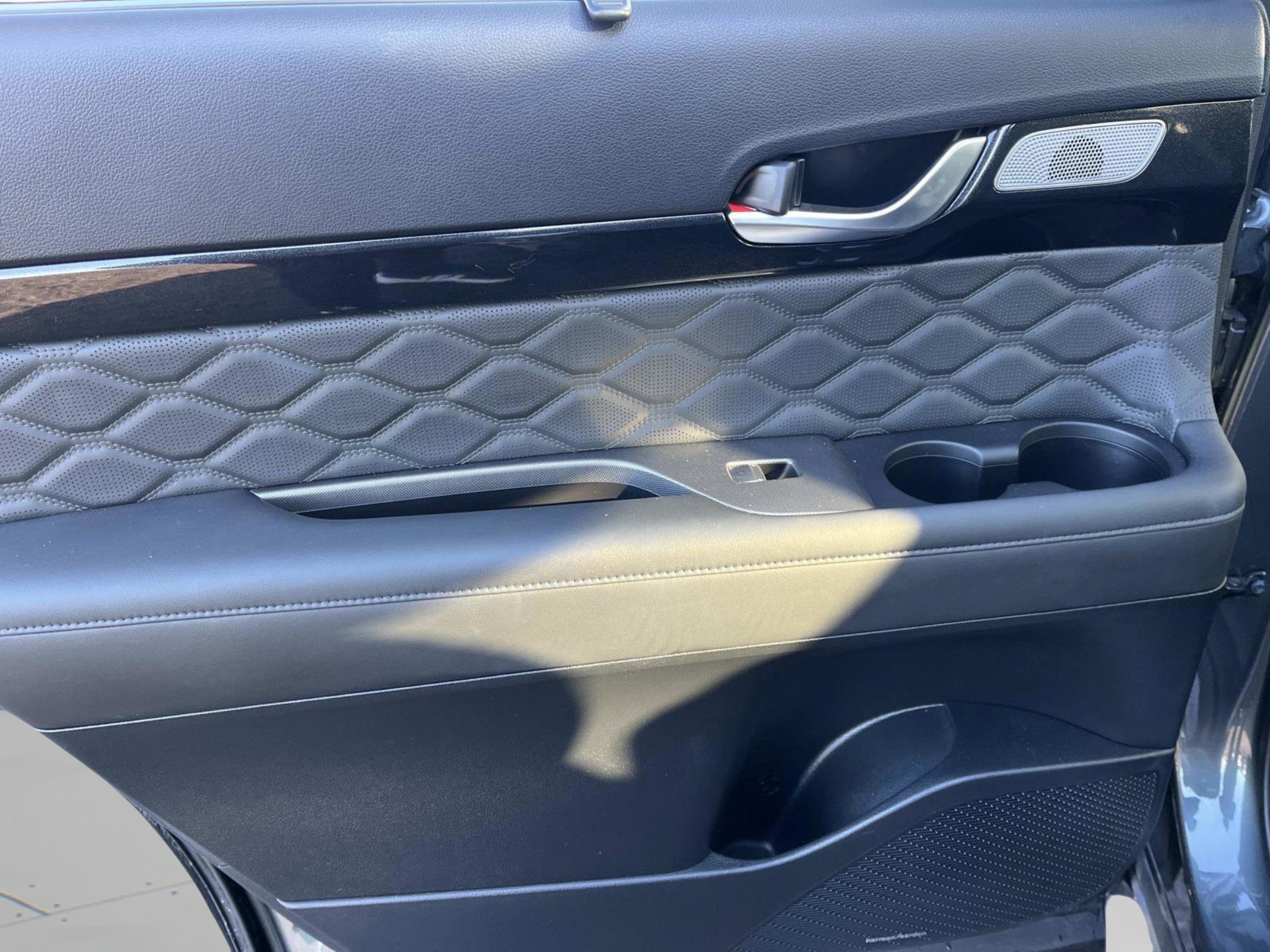 Used 2022 Hyundai Palisade Calligraphy image 23