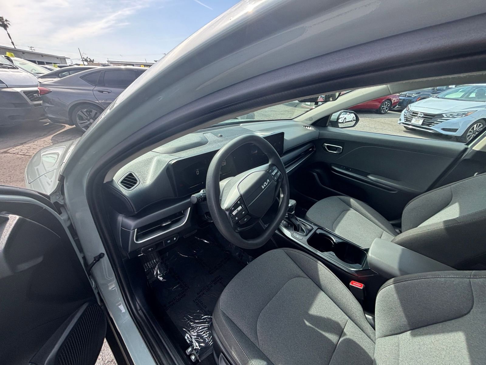 Used 2025 Kia K4 LXS image 37
