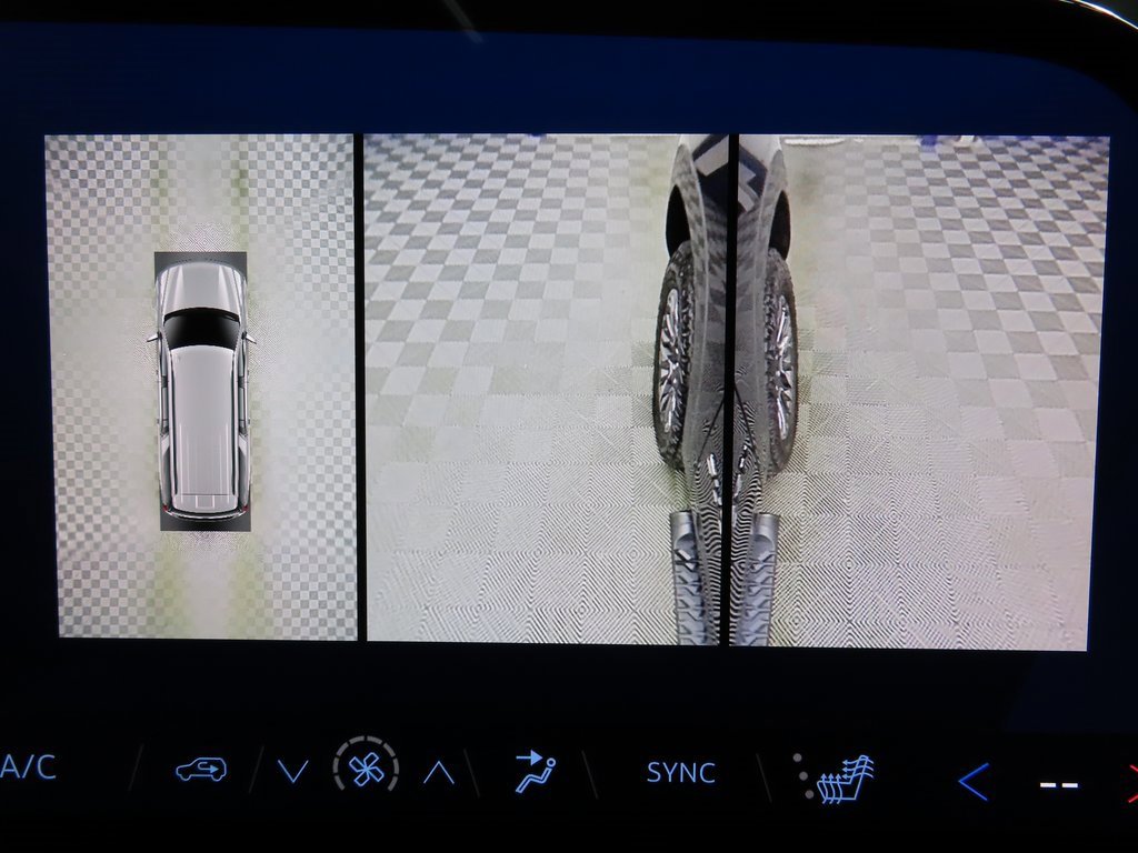 Used 2025 Chevrolet Suburban Z71 image 22