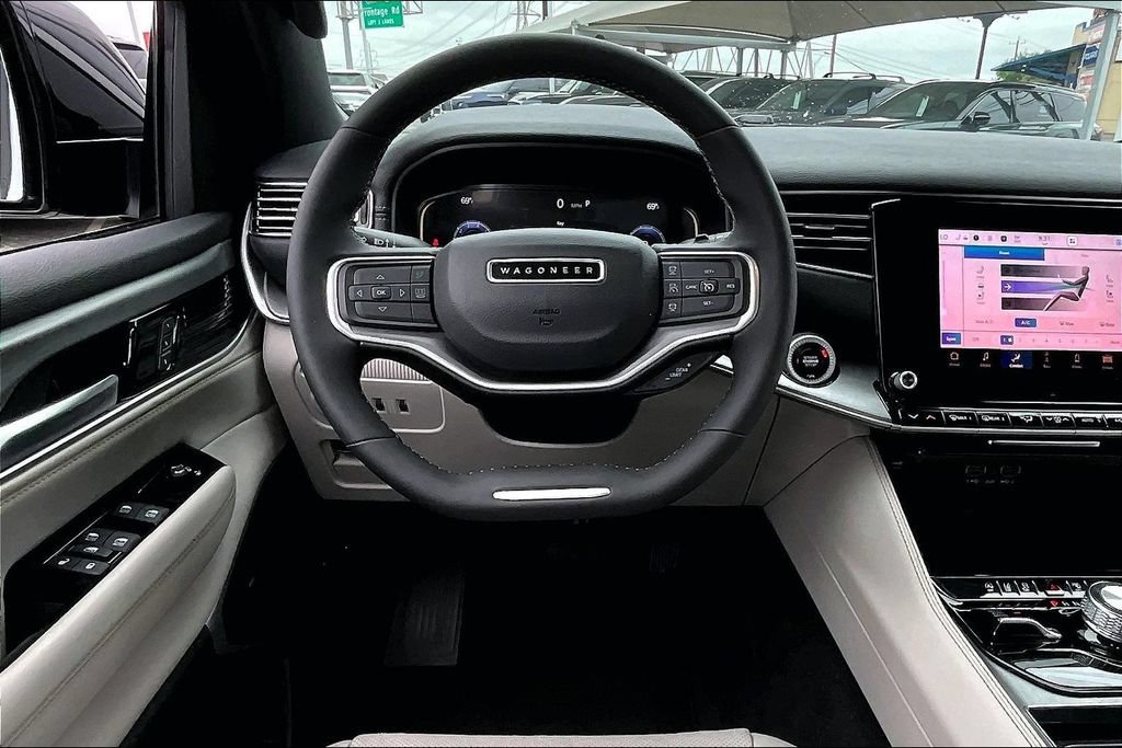Used 2025 Jeep Wagoneer 4WD image 7
