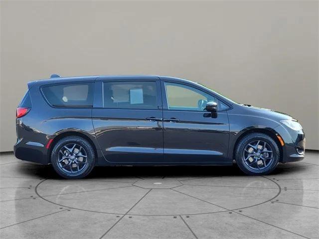 Certified 2019 Chrysler Pacifica Touring Plus w/ S Appearance Package FWD image 10