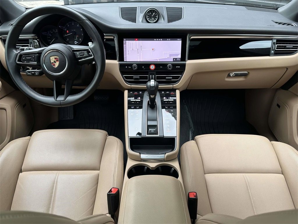 Certified 2025 Porsche Macan image 14