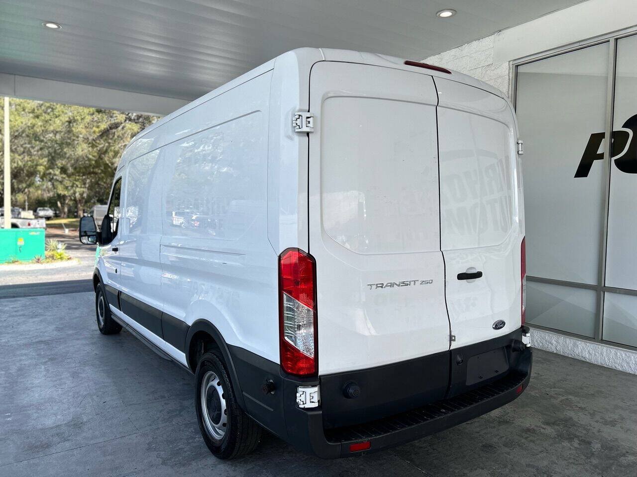 Used 2017 Ford Transit 250 148 Medium Roof RWD image 5