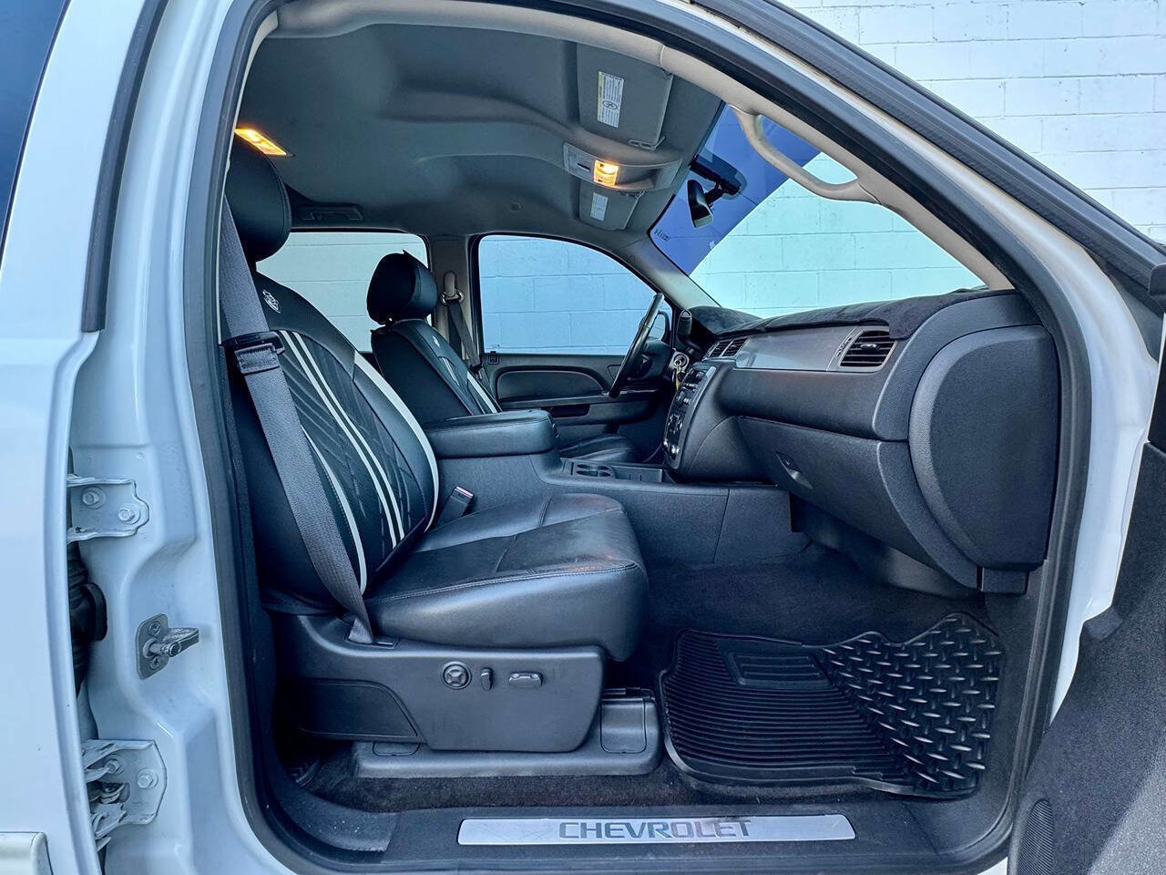 Used 2013 Chevrolet Silverado 2500 LTZ w/ Z71 Appearance Package image 27