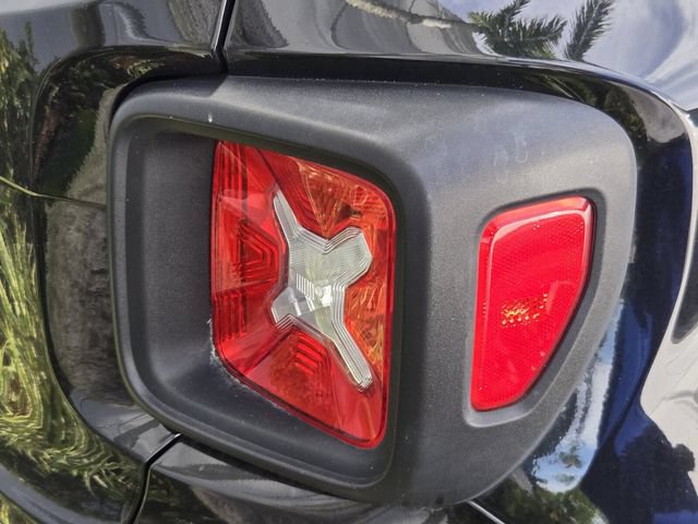 Used 2019 Jeep Renegade Latitude FWD image 7