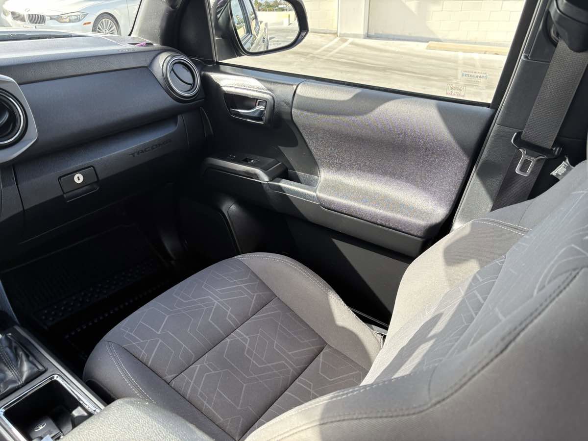 Used 2017 Toyota Tacoma TRD Sport image 22