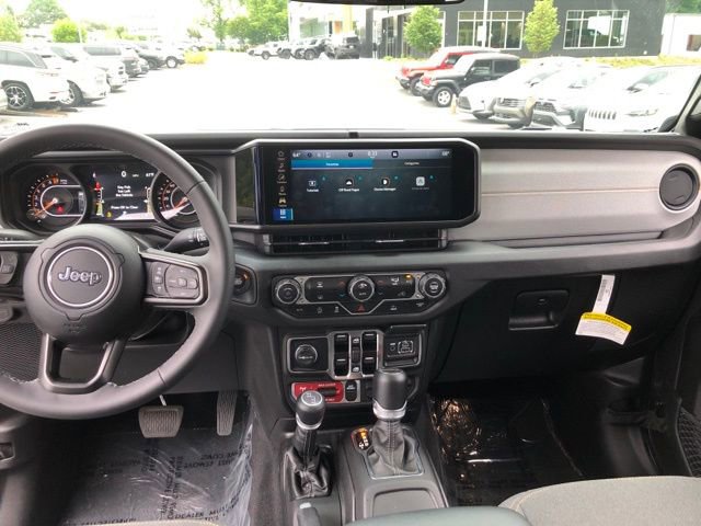 Used 2025 Jeep Gladiator Willys AWD/4WD image 22