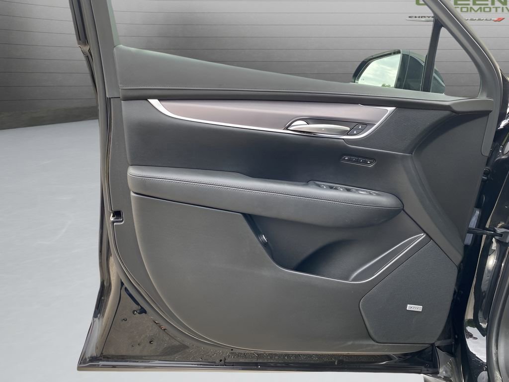 Used 2018 Cadillac XT5 Luxury w/ LPO, Sport Package image 21