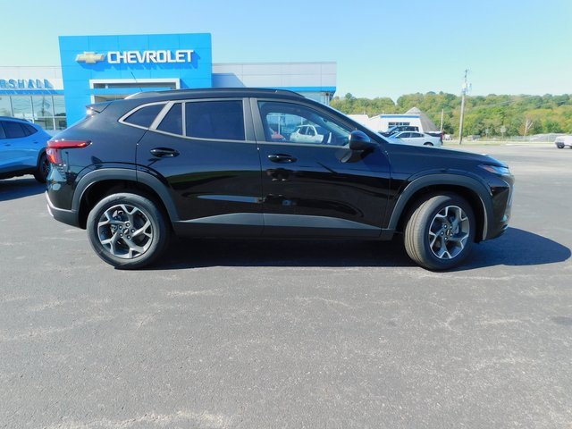 New 2025 Chevrolet Trax LT w/ Sunroof Package image 10