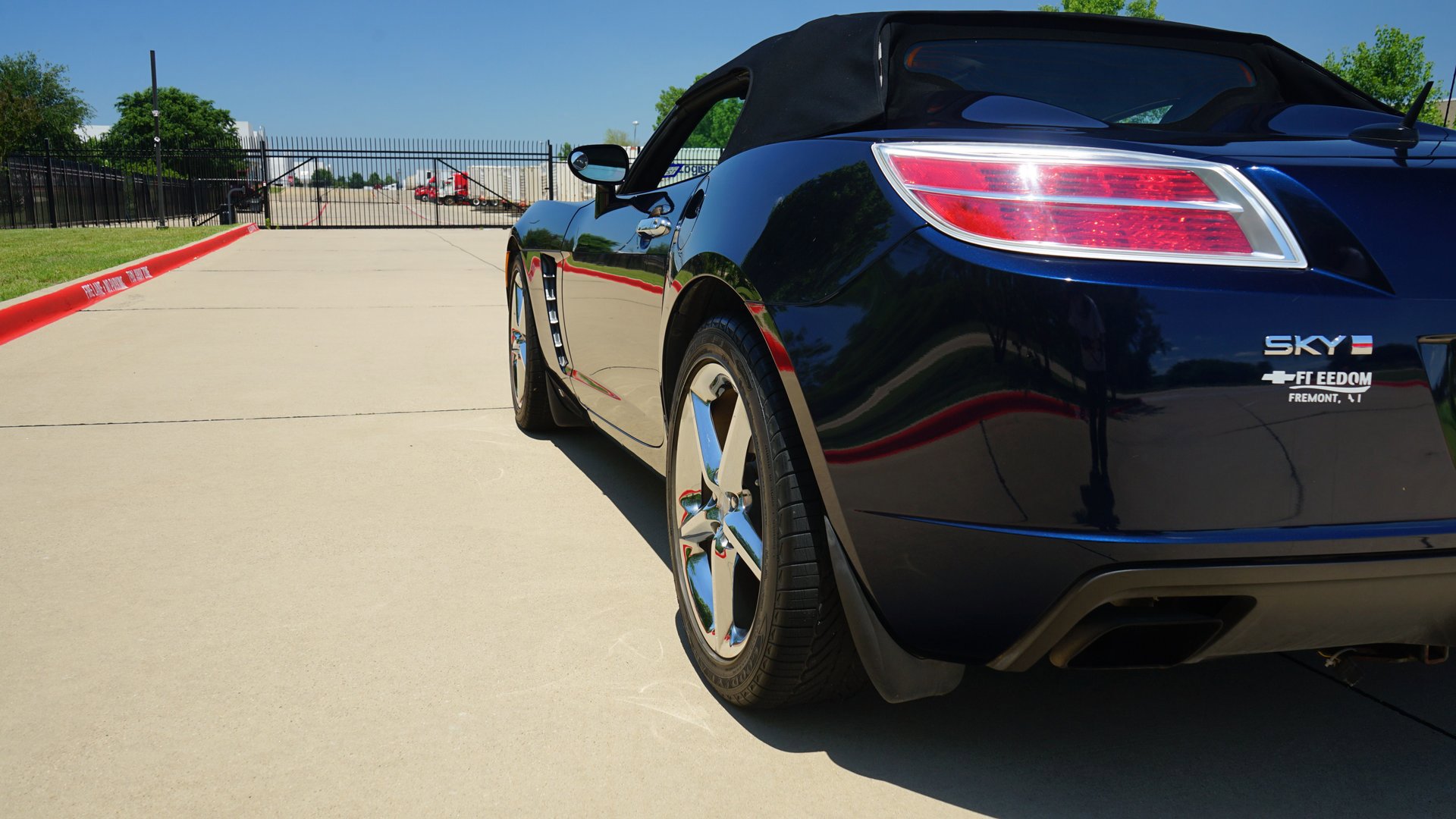 Used 2008 Saturn Sky Red Line RWD image 34