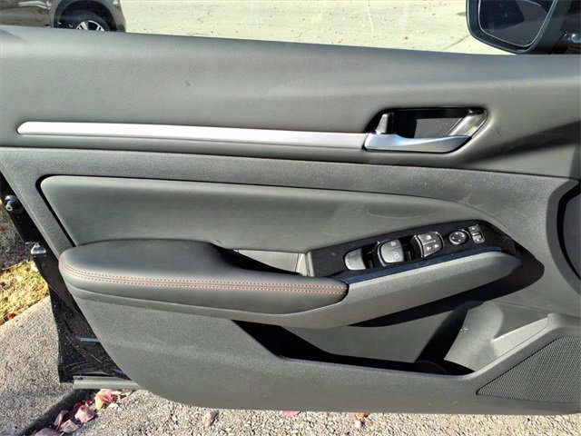 New 2025 Nissan Altima 2.5 SR image 7