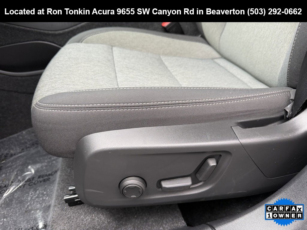 Used 2024 Volvo XC40 B5 Core image 14