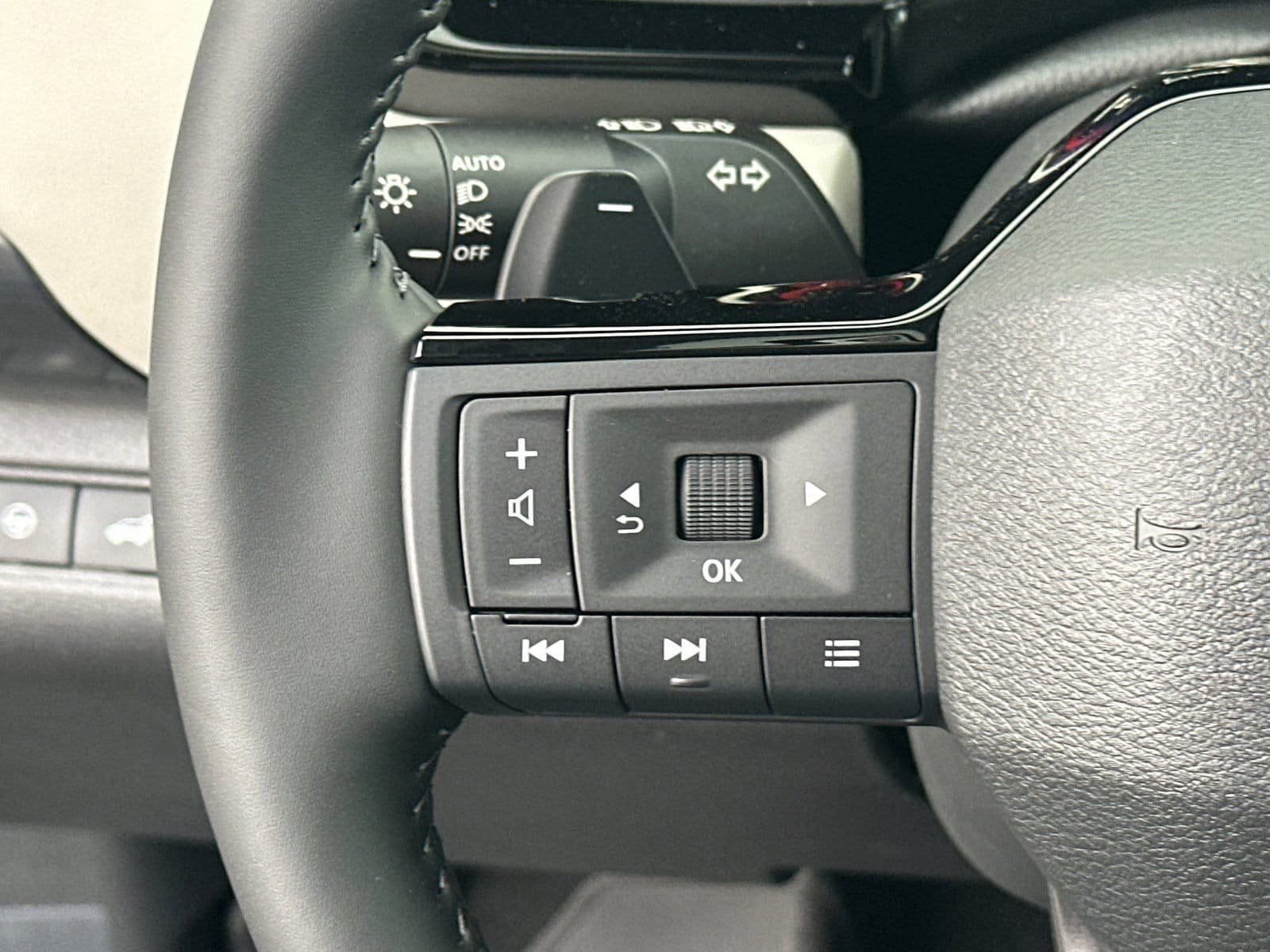 New 2026 Nissan Pathfinder SL image 25