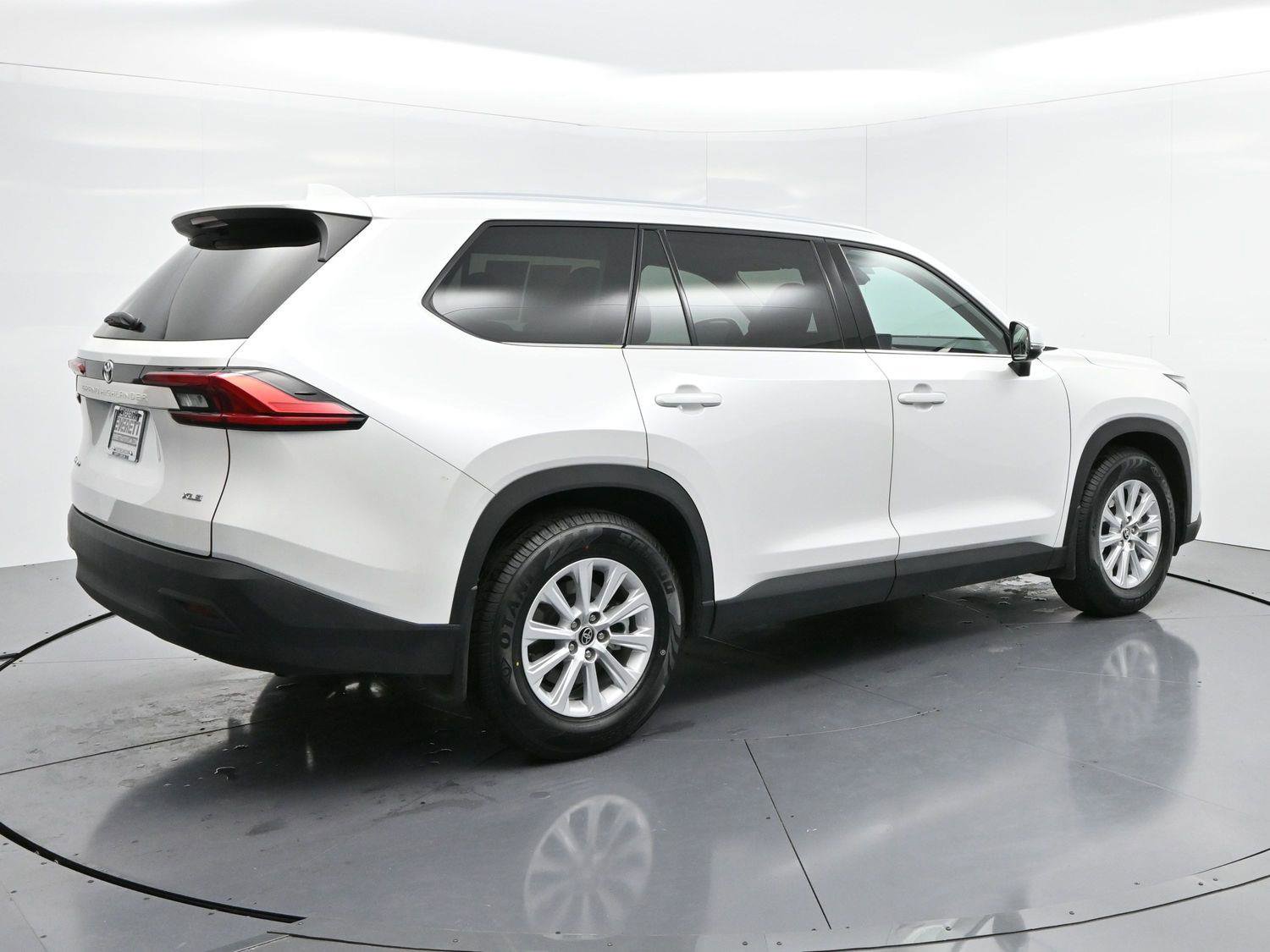 Used 2024 Toyota Grand Highlander XLE image 7