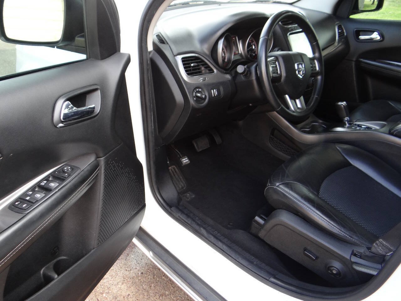 Used 2017 Dodge Journey Crossroad FWD image 11