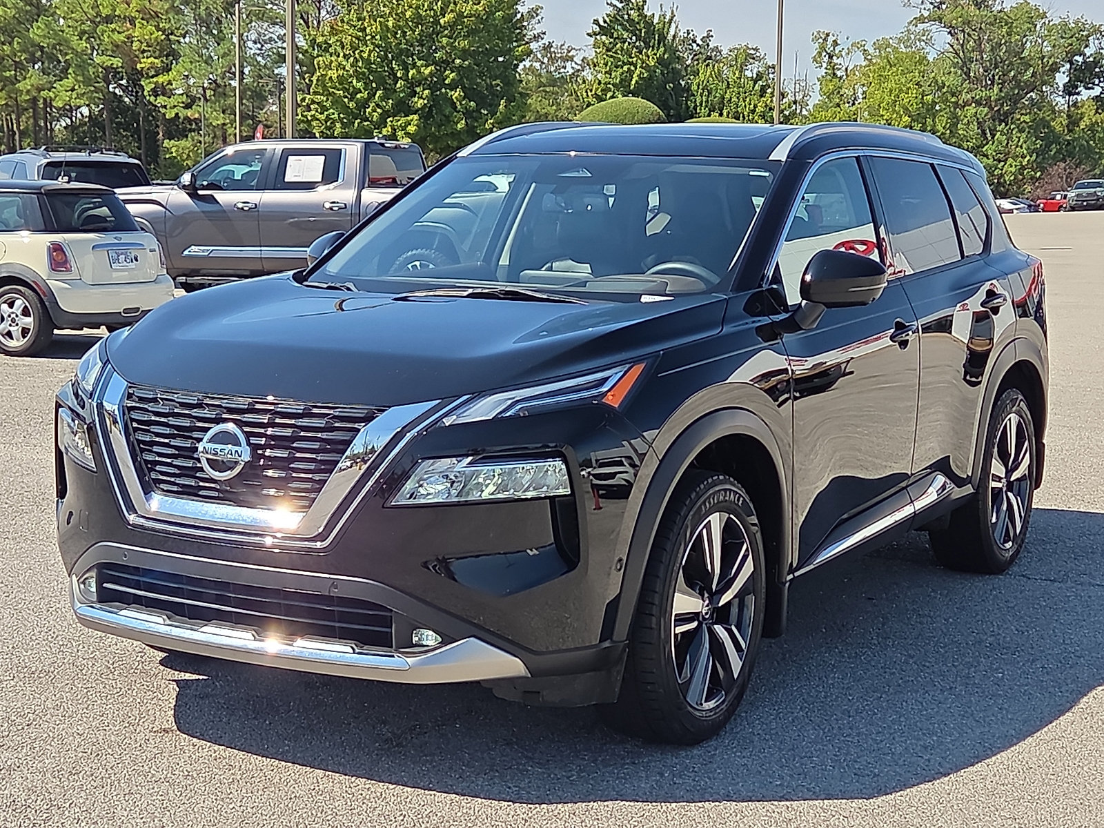 Used 2021 Nissan Rogue Platinum AWD/4WD image 2