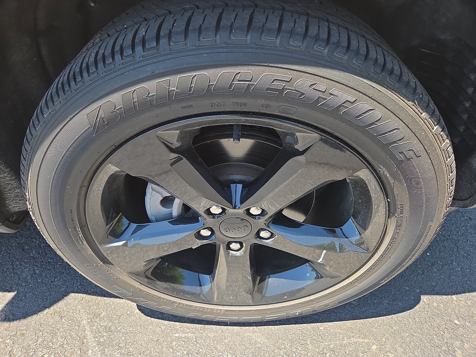 Used 2023 Jeep Grand Cherokee Altitude AWD/4WD image 9