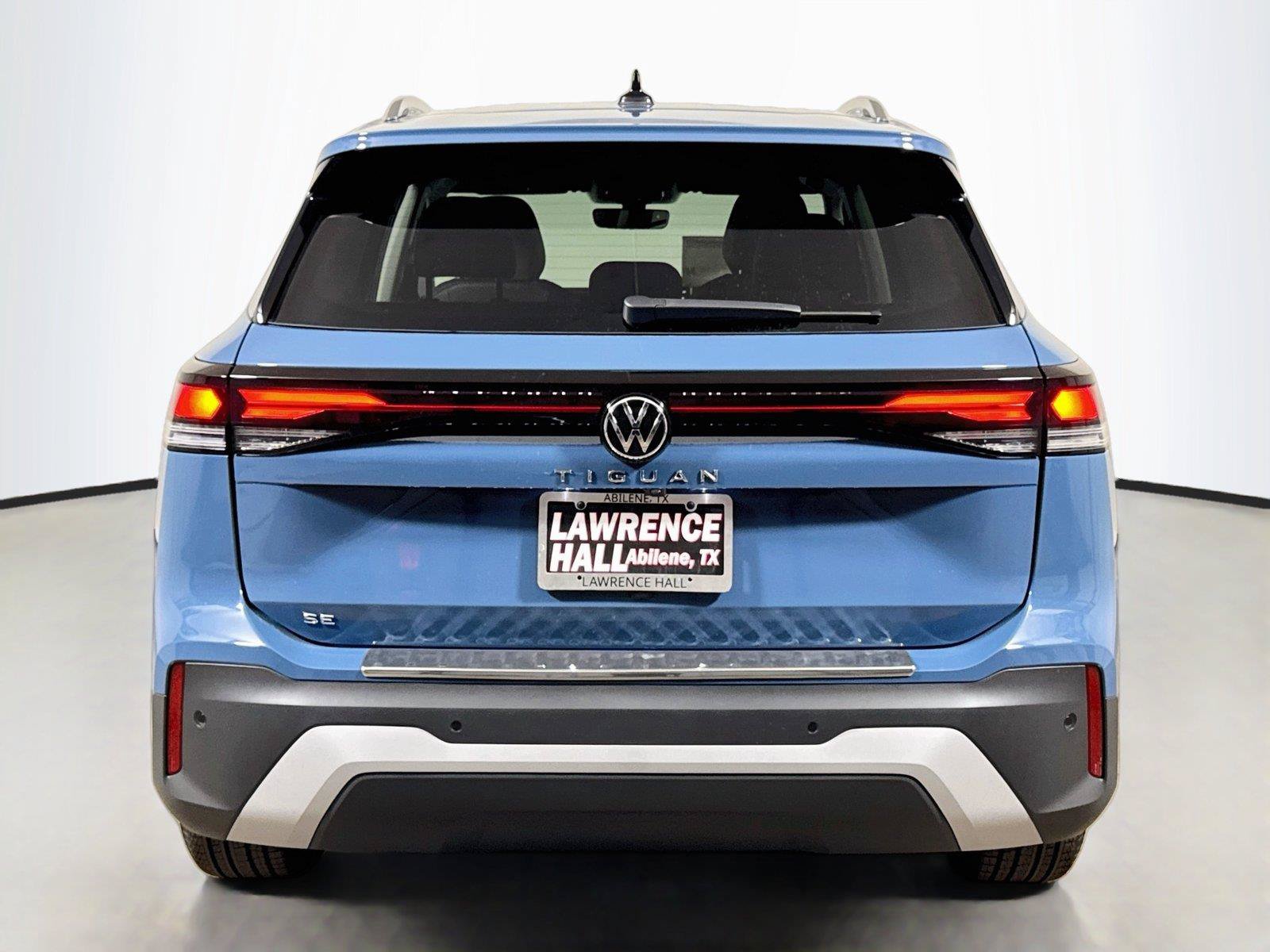 New 2026 Volkswagen Tiguan SE FWD image 4
