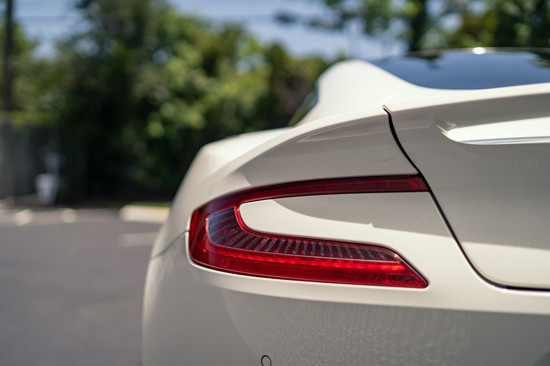 Used 2015 Aston Martin Vanquish Coupe RWD image 23