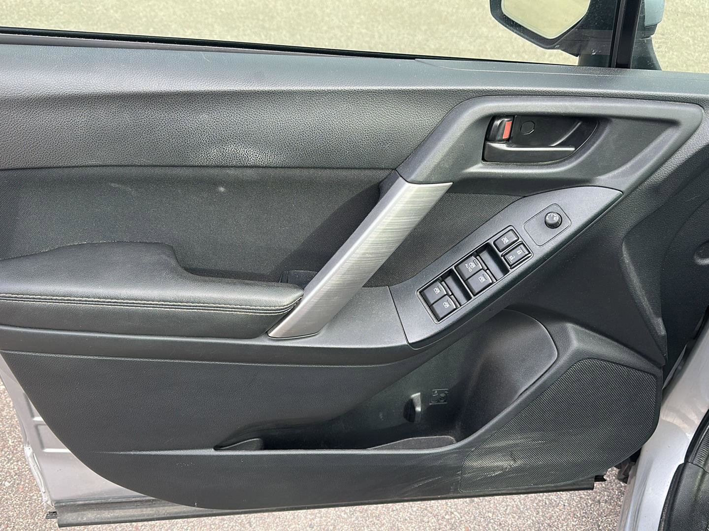 Used 2016 Subaru Forester 2.5i Premium w/ Popular Package #2 image 9