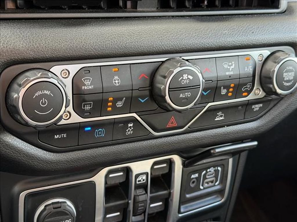 Used 2024 Jeep Wrangler Unlimited AWD/4WD image 30