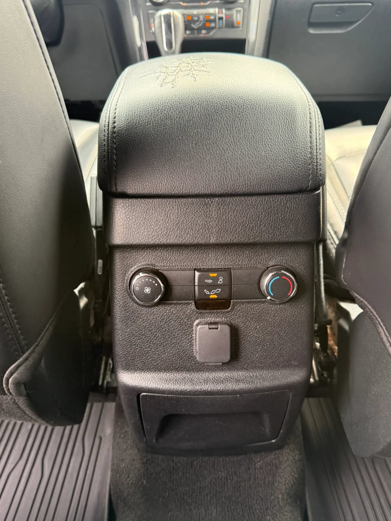 Used 2019 Ford Explorer XLT w/ Equipment Group 202A FWD image 13