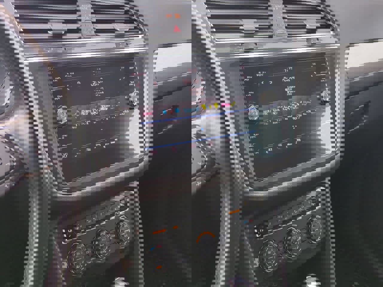 Used 2019 Volkswagen Tiguan SE w/ Panoramic Sunroof Package image 28