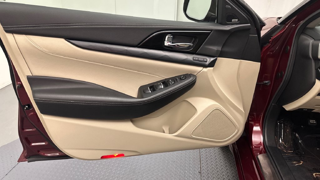 Certified 2021 Nissan Maxima Platinum w/ Sport Mat Group FWD image 17