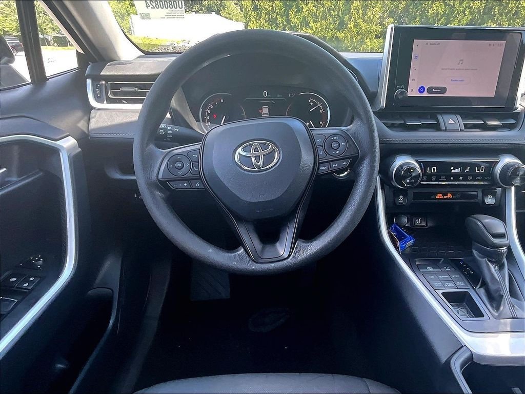 Used 2025 Toyota RAV4 XLE AWD/4WD image 17