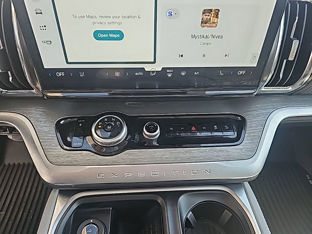 Used 2025 Ford Expedition Platinum w/ Driver's Package image 21