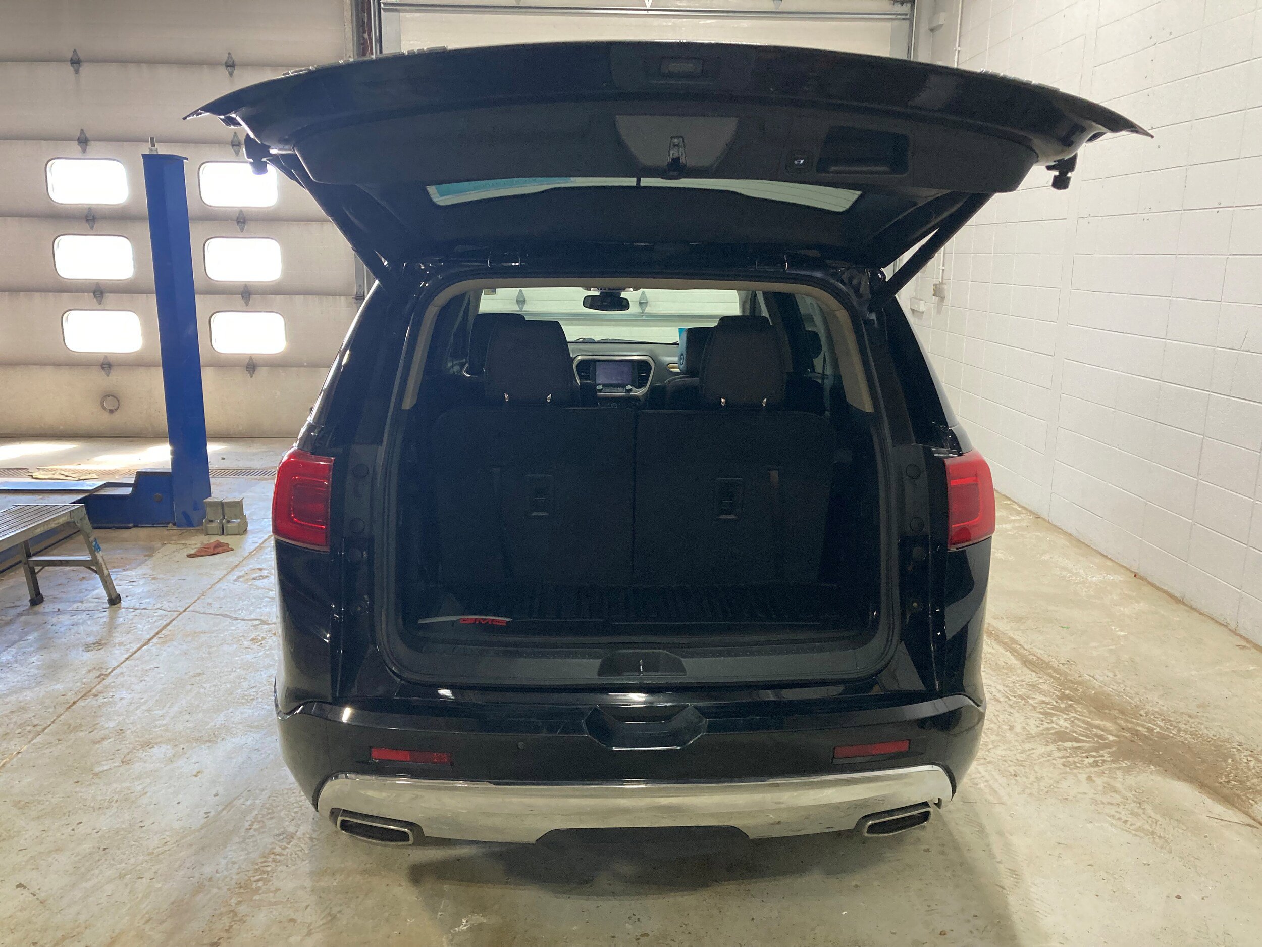Used 2017 GMC Acadia Denali AWD/4WD image 16