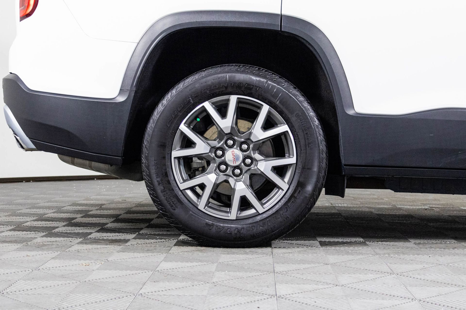 Certified 2023 GMC Acadia SLE w/ Driver Convenience Package image 45