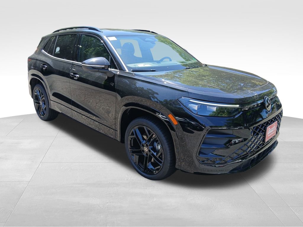 Used 2025 Volkswagen Tiguan SE R-Line image 9