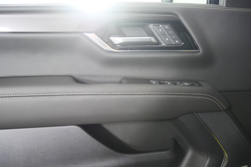 Used 2026 GMC Yukon Elevation AWD/4WD image 8