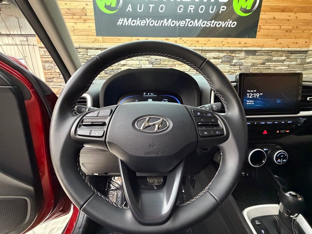 Used 2024 Hyundai Venue Limited FWD image 17