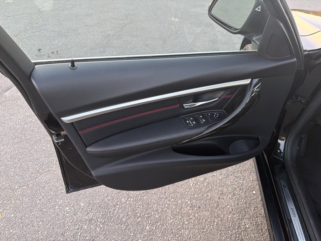 Used 2018 BMW 330i xDrive Sedan image 10