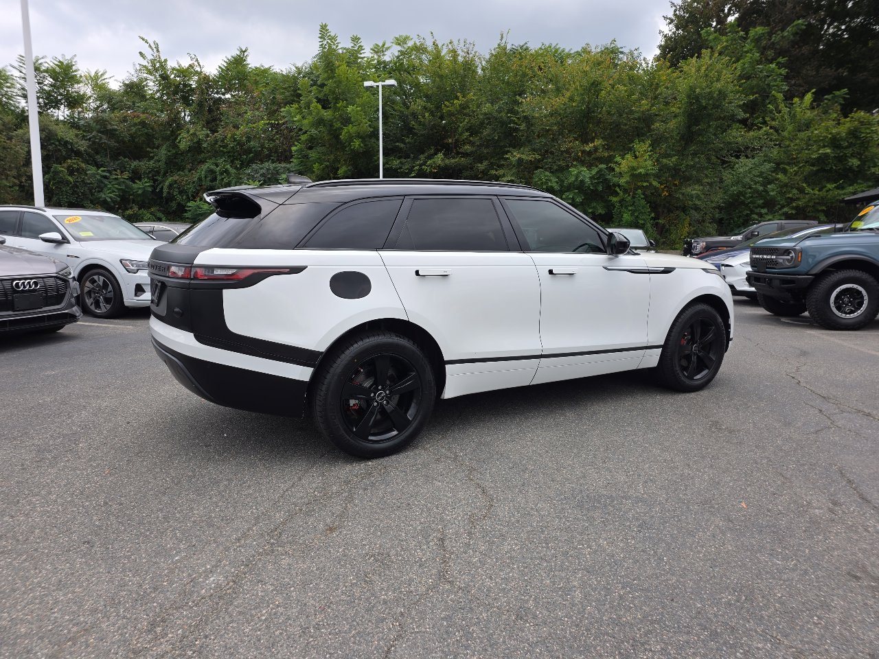Used 2018 Land Rover Range Rover Velar S image 30