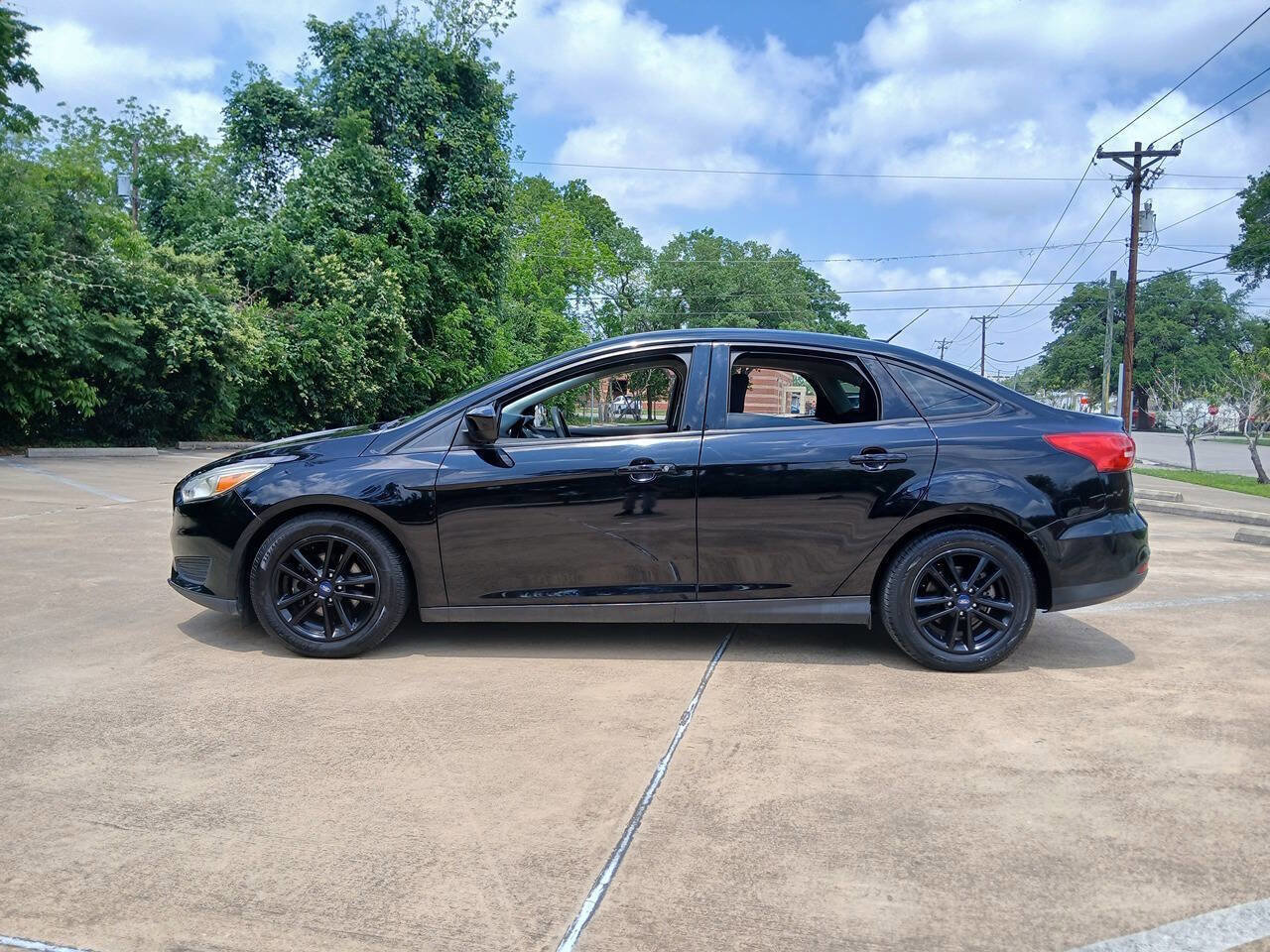 Used 2018 Ford Focus SE FWD image 4