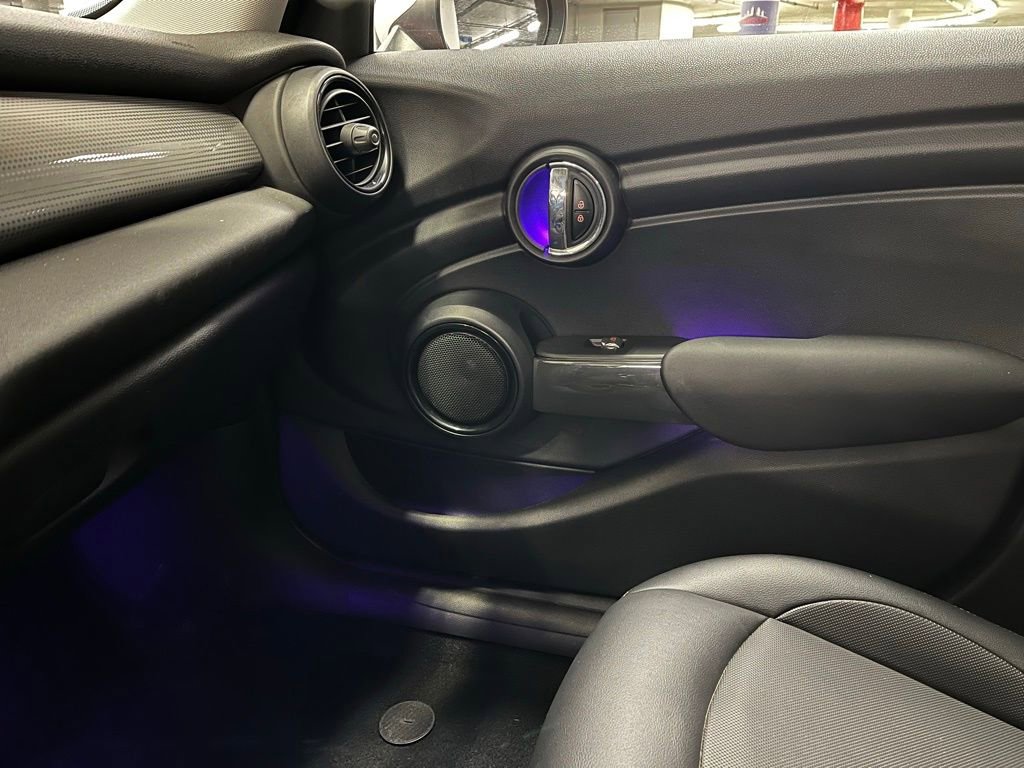 Used 2016 MINI Cooper 4-Door Hardtop image 26