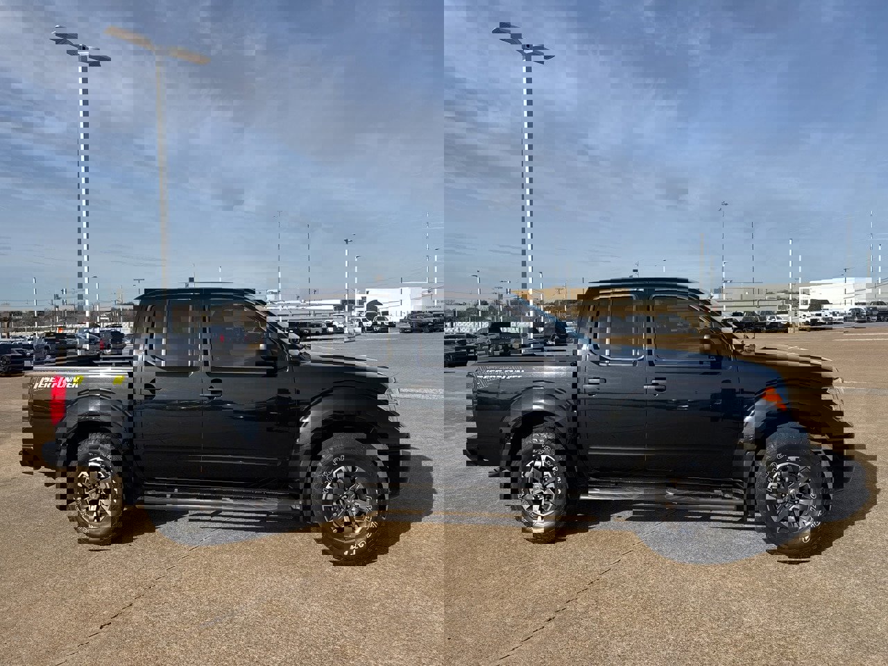 Used 2019 Nissan Frontier Desert Runner image 8