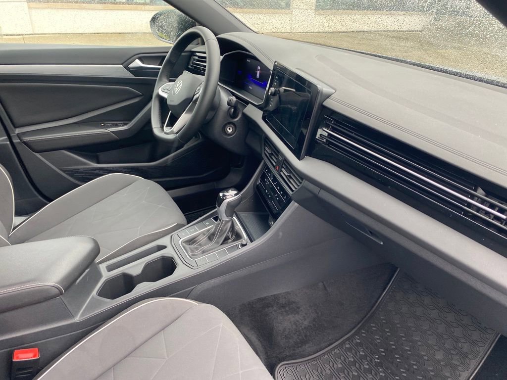 Used 2025 Volkswagen Jetta Sport image 7